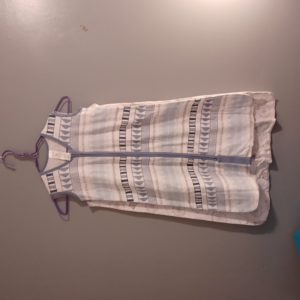 Set of 2 baby Layettes size l and xl. Made by the peanut shell